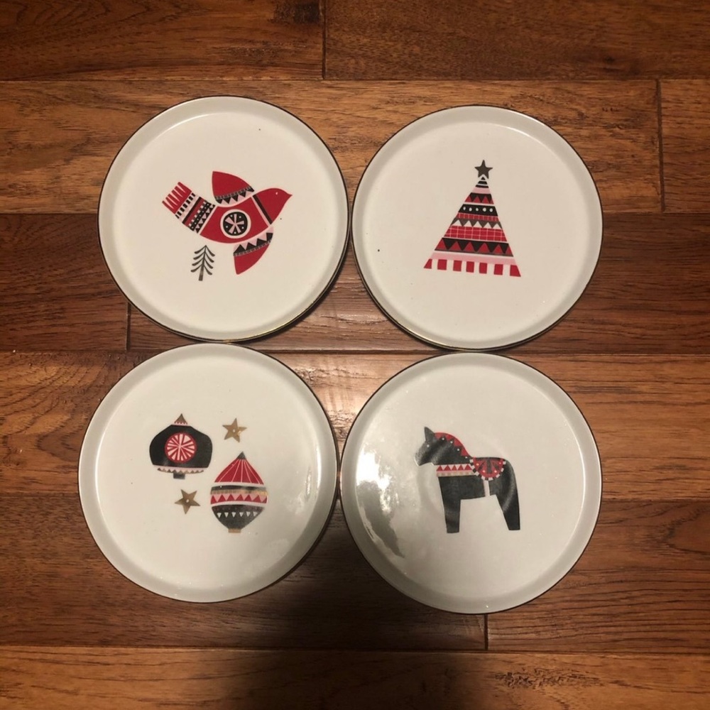 Set of Four Festive Holiday Ceramic Plate Set 🎄🧑🏼‍🎄